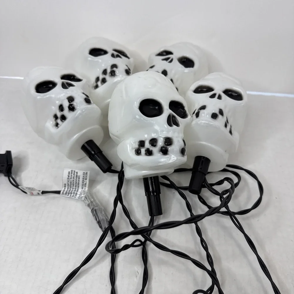 VTG Skelton Blow Mold‎ Lights 5 Skulls- Corded